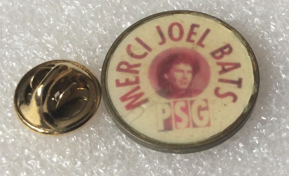 a PIN'S PIN FOOTBALL SOCCER FOOT PARIS SAINT GERMAIN