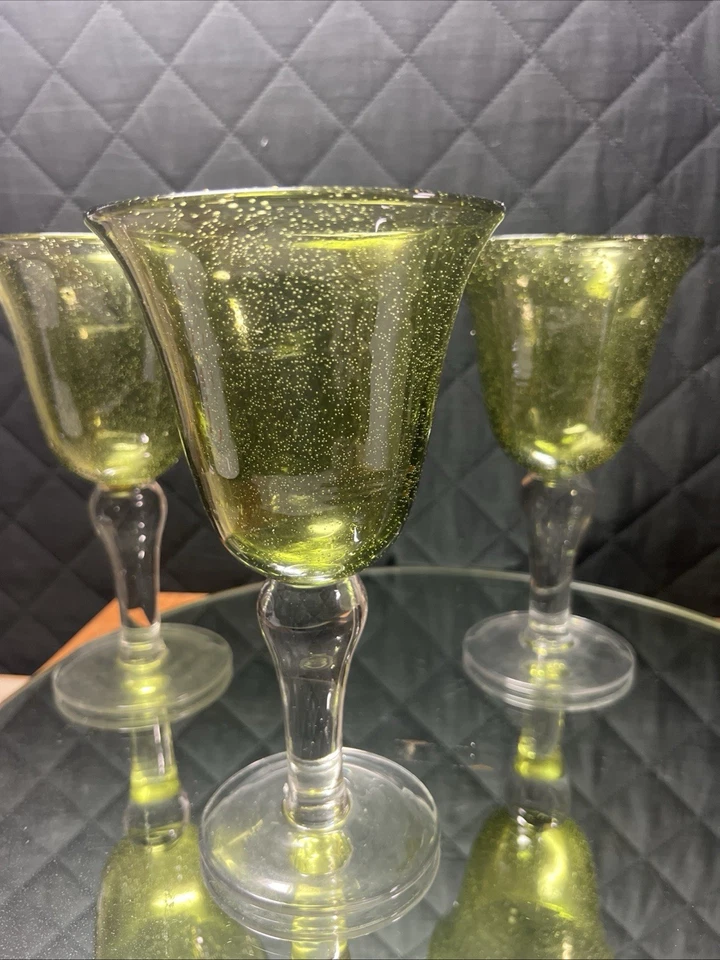 4 copas de vino Iris Green de Artland - copa de agua vidrio soplado a mano de 8" de alto de colección Foto 2 de 4