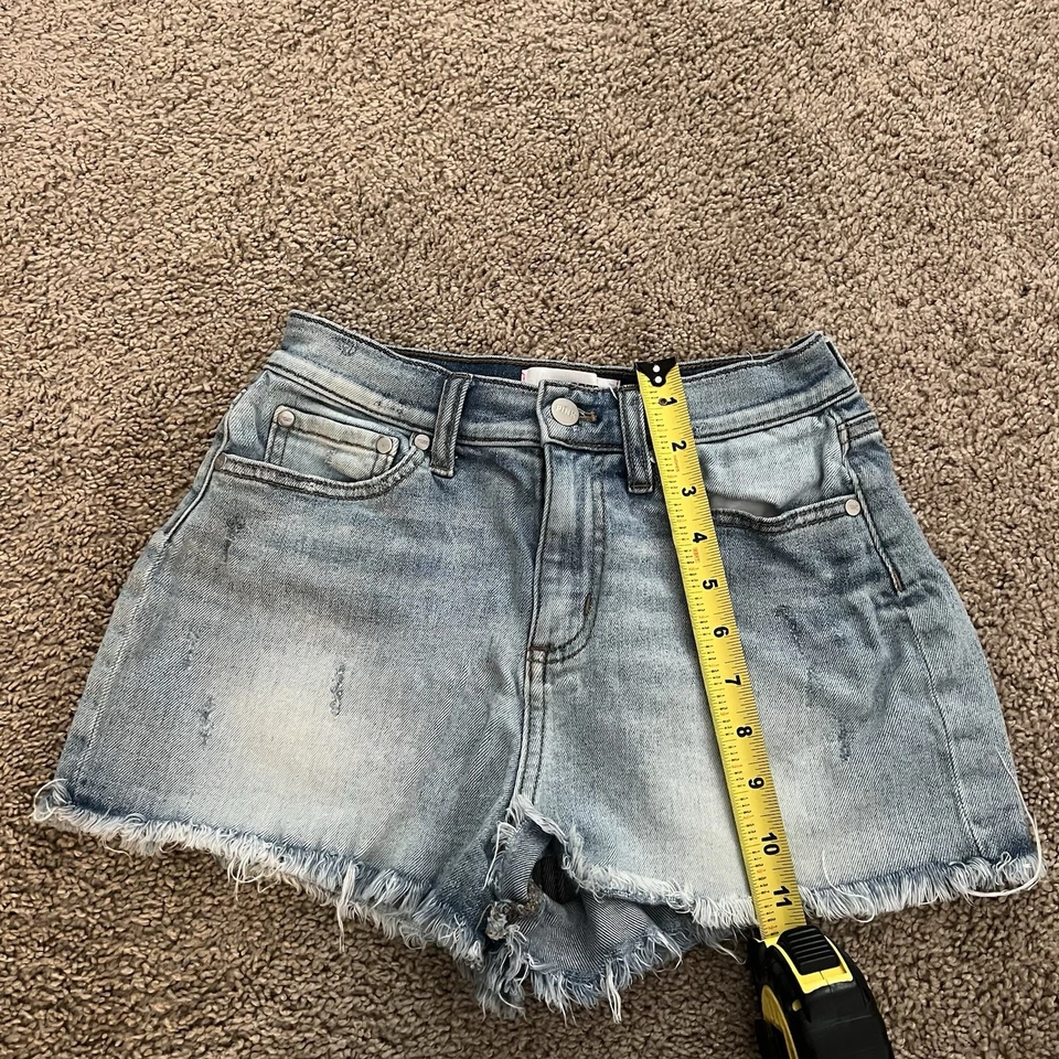 Pantalones cortos de mezclilla Victoria’s Secret ROSA tiro bajo azules para mujer talla 2 desgastados Foto 3 de 4