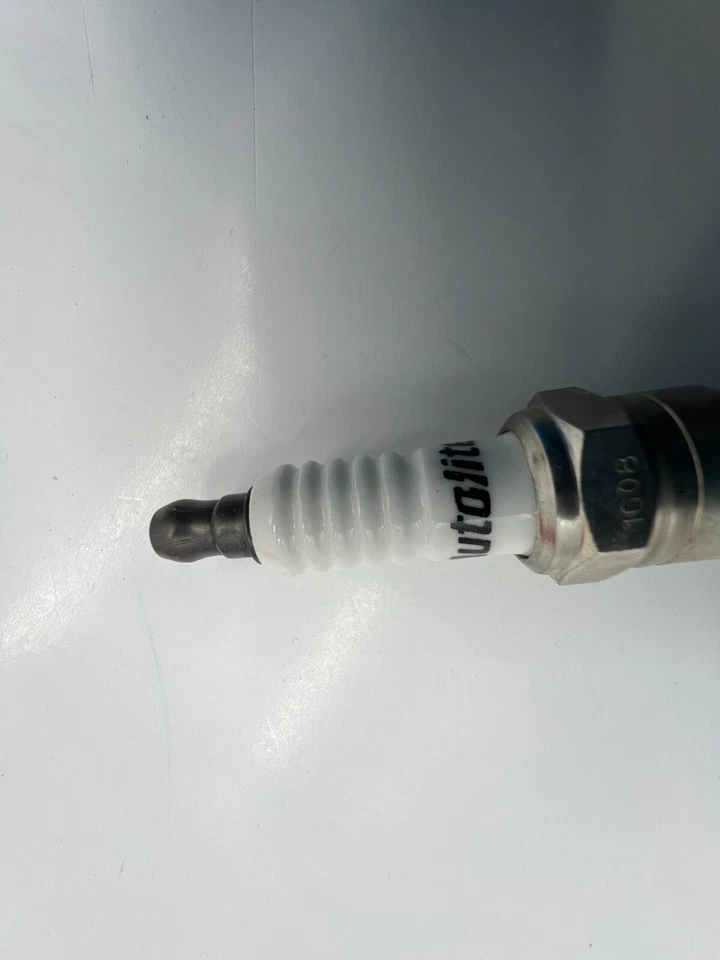 (CANTIDAD 8) Bujía Autolite Resistencia Cobre 605 para 08 Chevrolet Silverado 1500 Foto 2 de 4