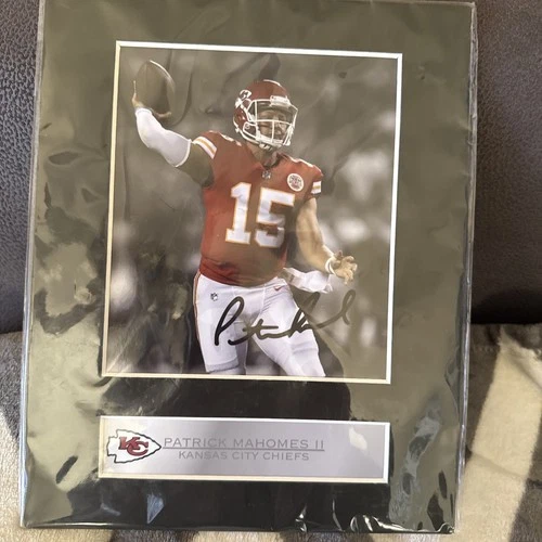 Patrick Mahomes KC Chiefs NFL QB Signed 8x10 Photo