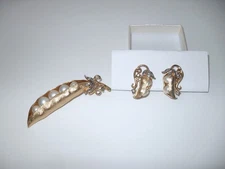 Vintage Alfred Philippe Crown Trifari Pea Pod Brooch Pin Clip on Earring Set
