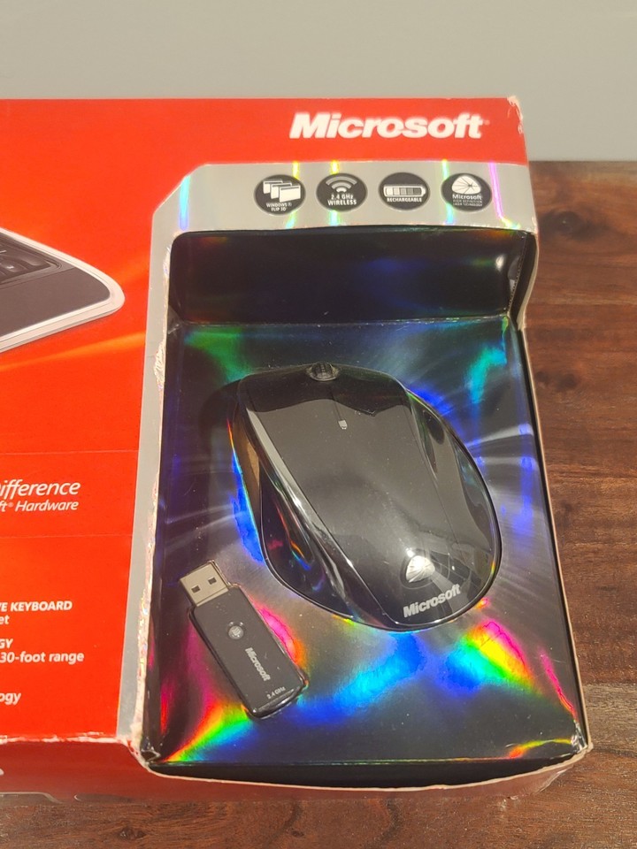 Microsoft Wireless Laser Desktop 7000 (included mouse, keyboard, usb