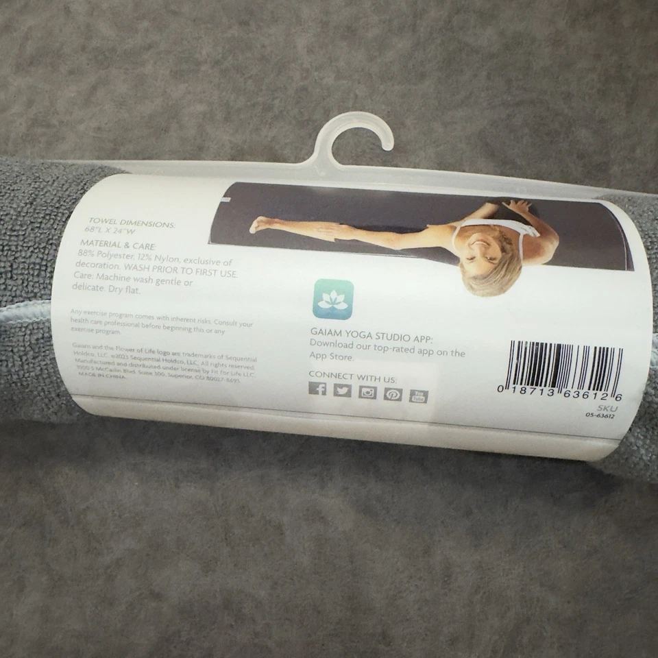 NUEVO CON ETIQUETAS Gaiam Super Absorbente y Secado Rápido Yoga Mat Toalla Gris Se Seca en Medio Tiempo Foto 2 de 4