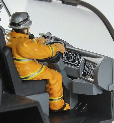1/72 Hasegawa SW05 Rosenbauer Panther 6×6 JASDF Fire Engine Model Kit New - Picture 11 of 11