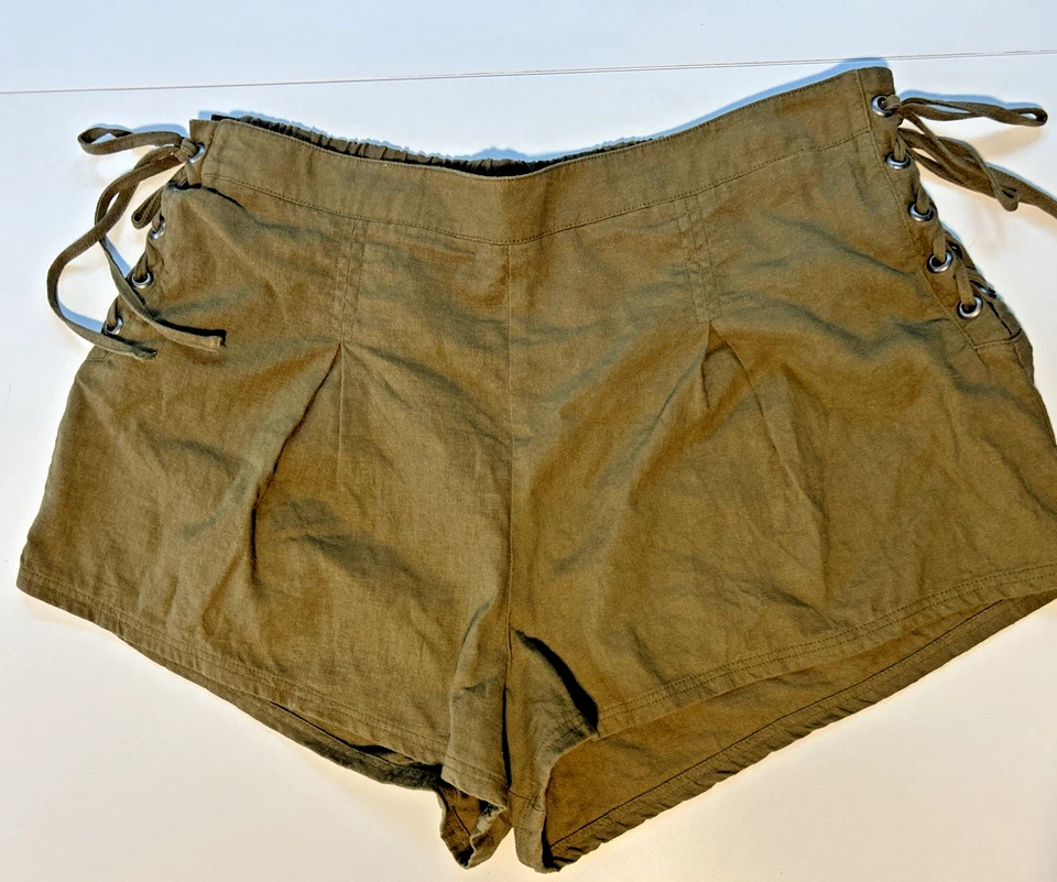 Pantalones Cortos Free People Verde Oliva Talla M Corbata Lateral Rayón Lino Espalda Cintura Elástica Foto 2 de 4