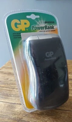 GP POWERBANK - UNIVERSAL BATTERY CHARGER - AA / AAA / C / D / 9V - Image 1 of 4