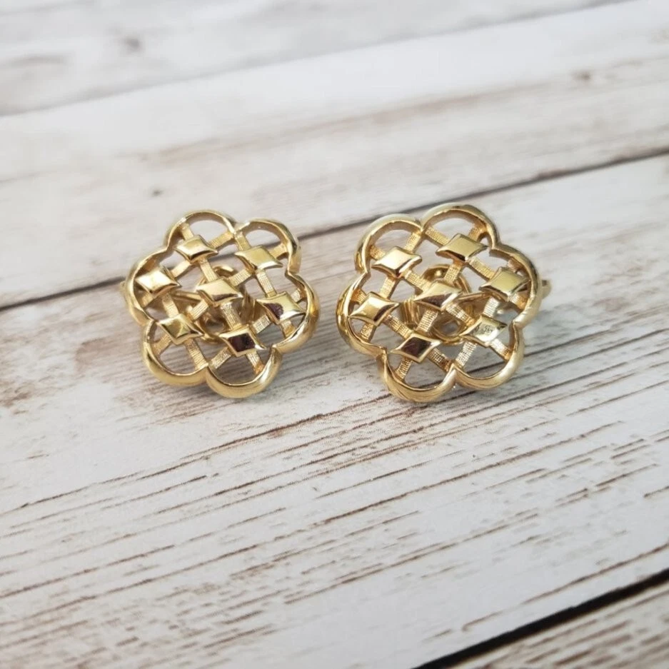 Vintage trifari clip on earrings deals