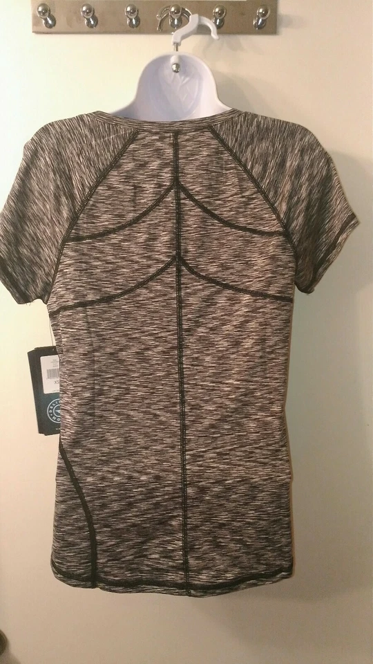 Hi-Tec Woman's Short Sleeve Tech Gray T-Shirt XS New - Image 3 of 3