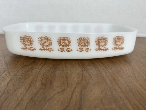 Vintage Federal Glass "Sunflower" Heat Proof Milk Glass 1.5qt Casserole Set Of 2