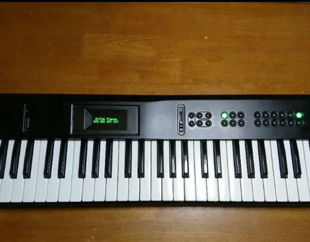 【中古】YAMAHA DX7IID FM SYNTHESIZER 【付属品あり】 YAMAHA DX7 Expanded FM Synthesizer Keyboard w/ Backlight LCD F/S
