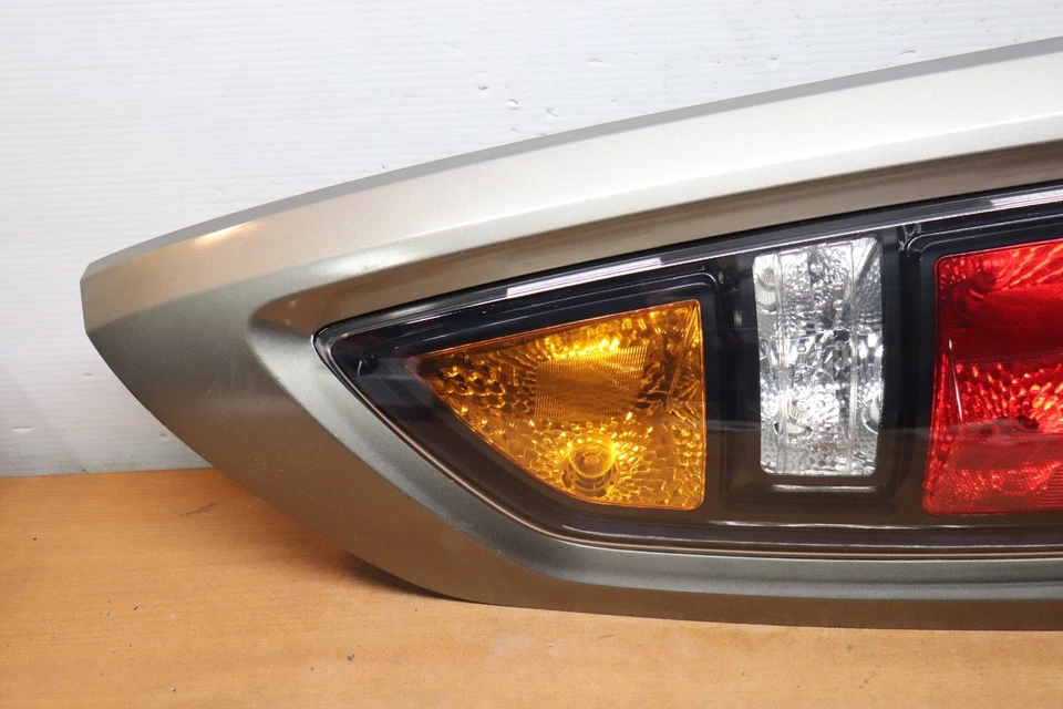 2010 2011 KIA SOUL LEFT DRIVER LH TAIL LIGHT LAMP SILVER 10 11 OEM 92401-2K0 - Image 2 of 4