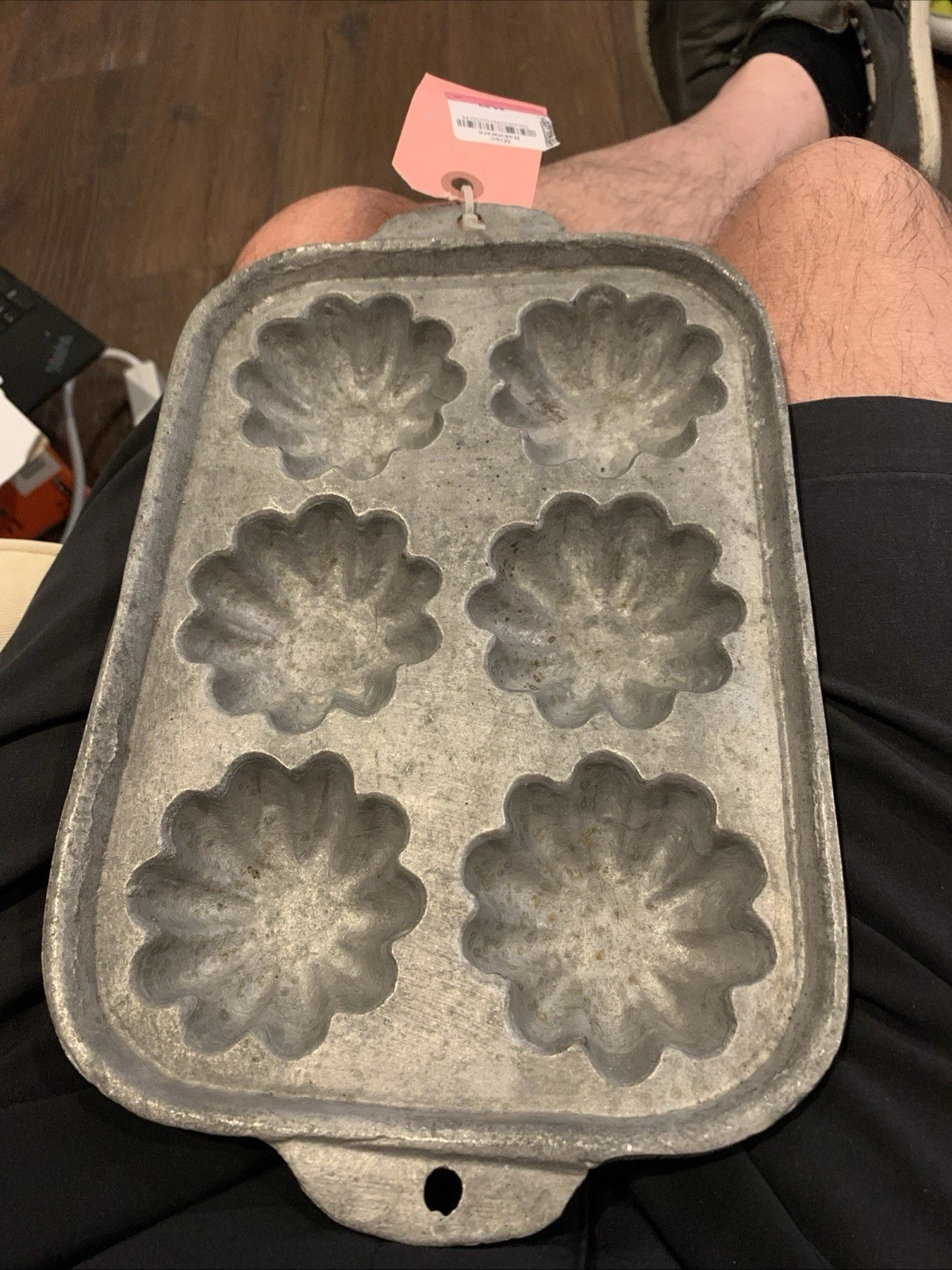 Vintage No 6 Cast Iron Muffin Pan