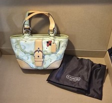 Cartera edición limitada verde óptica Coach Lady Bug Soho con cristales de Swarovski