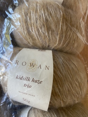 10 Rowan Kidsilk Haze Trio SNOWBERRY Beige 70% Superkid Mohair 30% Silk Yarn - Picture 5 of 6