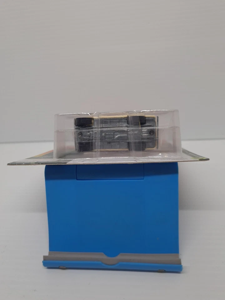 Johnny Lightning Classic Gold 1979 International Scout ll pintura Buff 1 de 1256 Foto 4 de 4