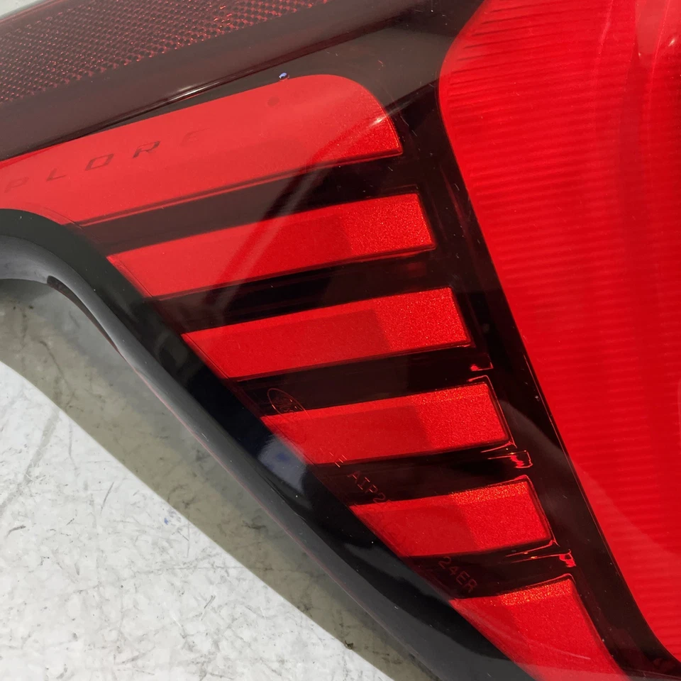 Ford Explorer 2025 luz trasera LED conductor izquierdo OEM 1241 Foto 4 de 4