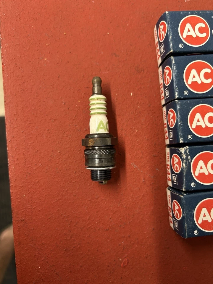 AC Delco Spark Plugs Fire Ring Large Lot R44 (5) 45 (8) R43S (8) R44T (8) - Image 3 of 4