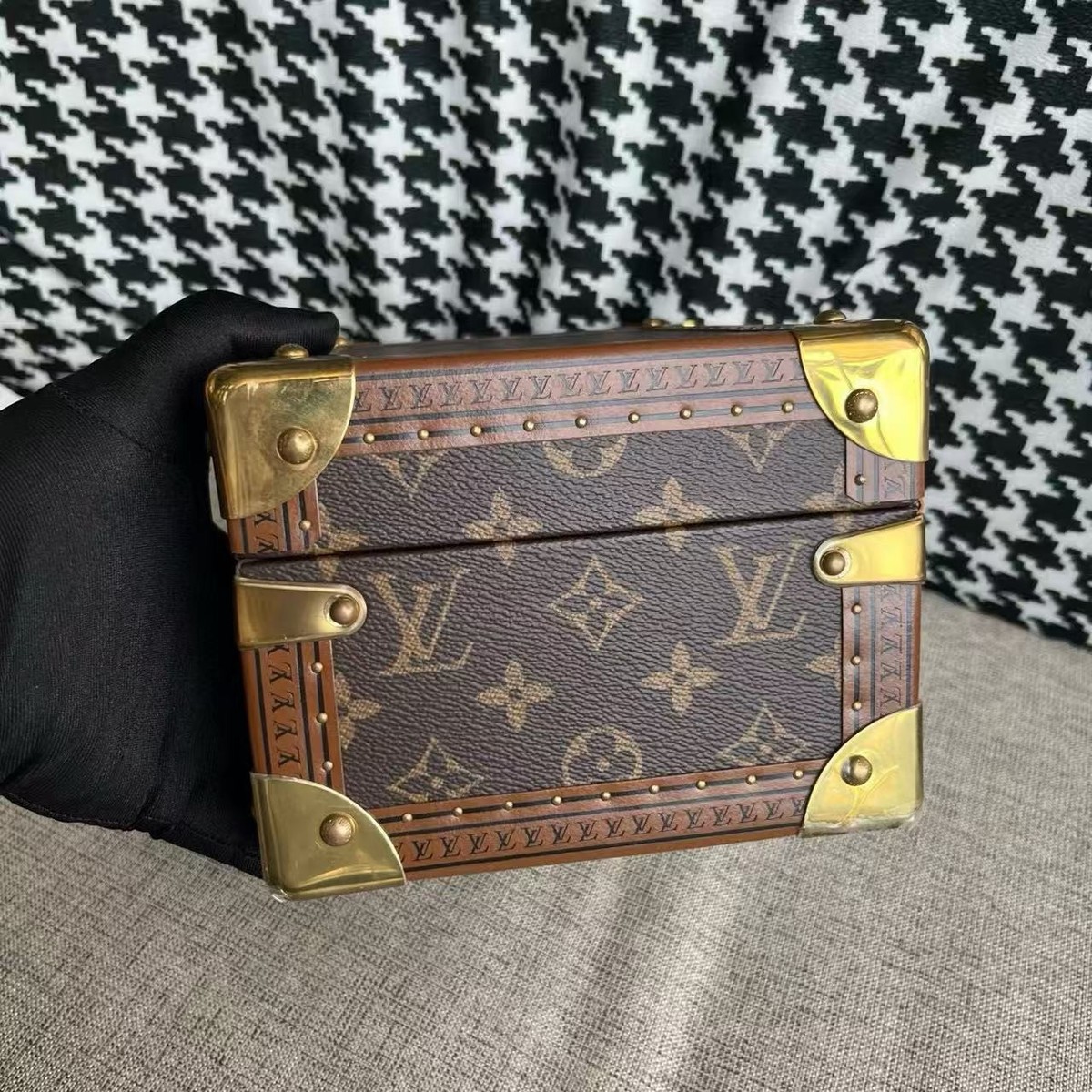 Louis Vuitton Monogram Coffret Trésor 24 Cosmetic Case M10137