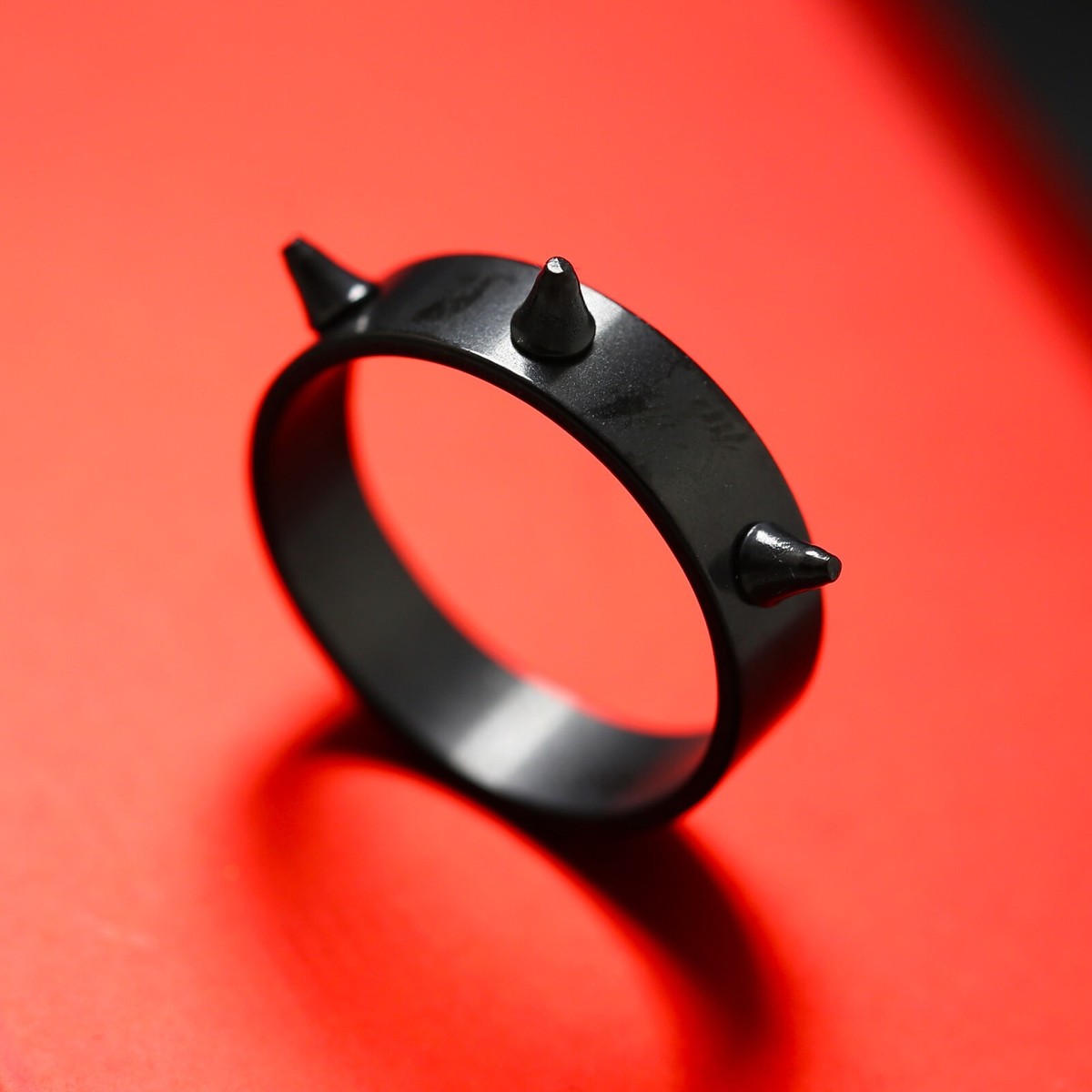 roarロアー指輪ブラス PUNK ROCKER MENS WOMENS BLACK SILVER GOLD SPIKY ROUND BAND
