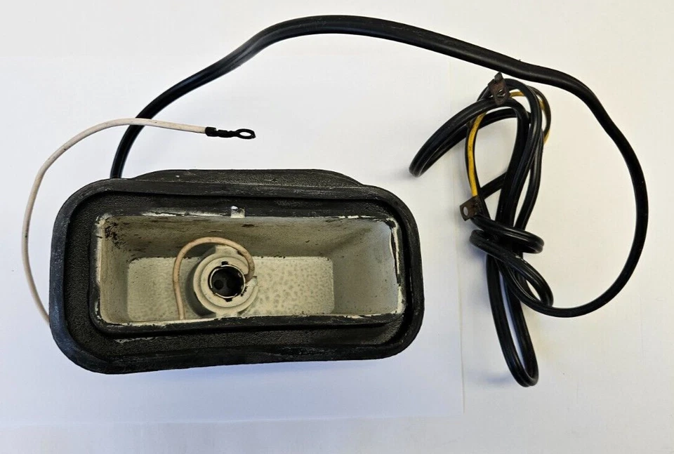 Conjunto de lámpara de estacionamiento izquierda Plymouth Plaza Belvedere Savoy 1956 1689818 nuevo en stock Foto 4 de 4