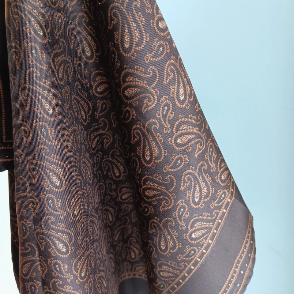 Bufanda enrollada a mano vintage Ashear 100 % seda para hombre cuadrada de bolsillo 18" hecha en Italia Foto 4 de 4