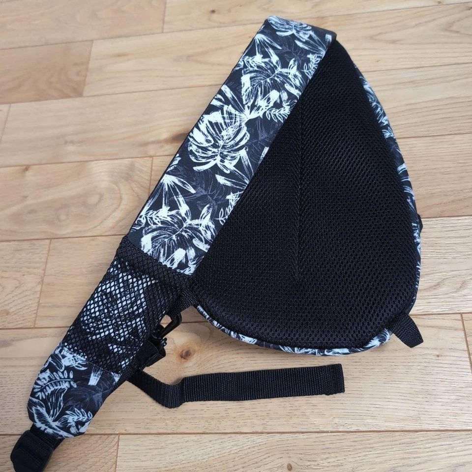 Bolso de hombro Athleta estilo nailon Foto 2 de 4