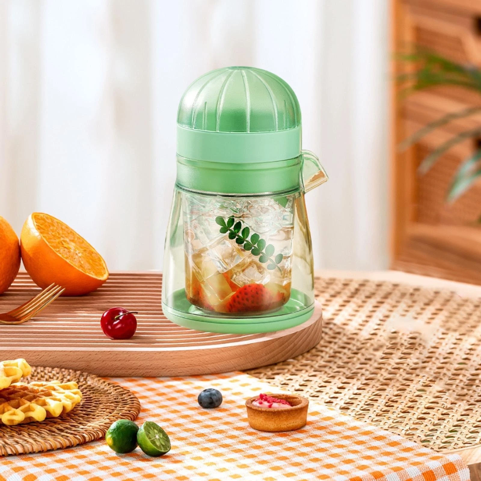Small Orange Hand Juicer Press Type Orange Squeezer Portable Easy to Clean