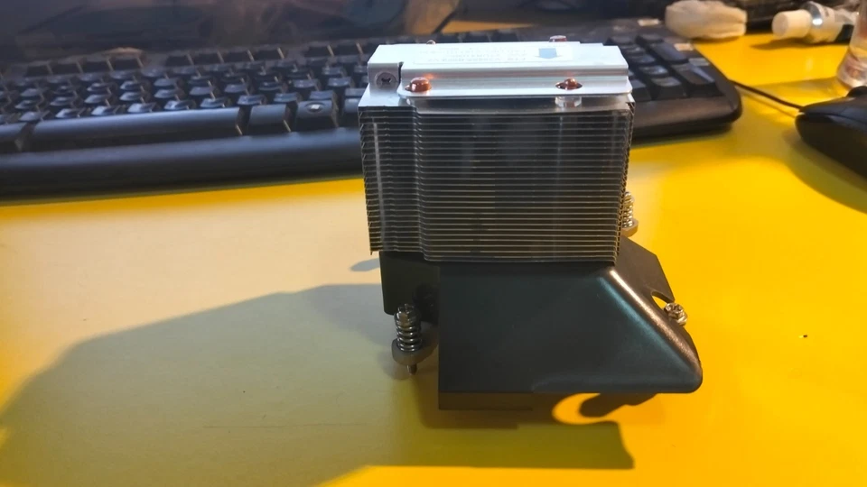 Fujitsu radiatore con ventola 4 PIN AVC: Z7UR41G002 V26898-B969-V2 socket 1155 - Immagine 4 di 4