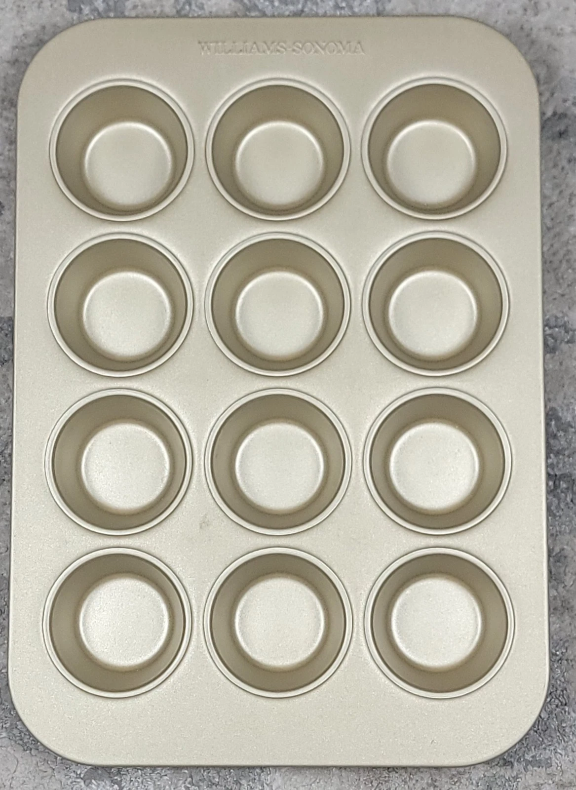 Williams-Sonoma Goldtouch Pro Nonstick Cupcake/ Muffin Pan 12 Well
Opens in a new window or tab