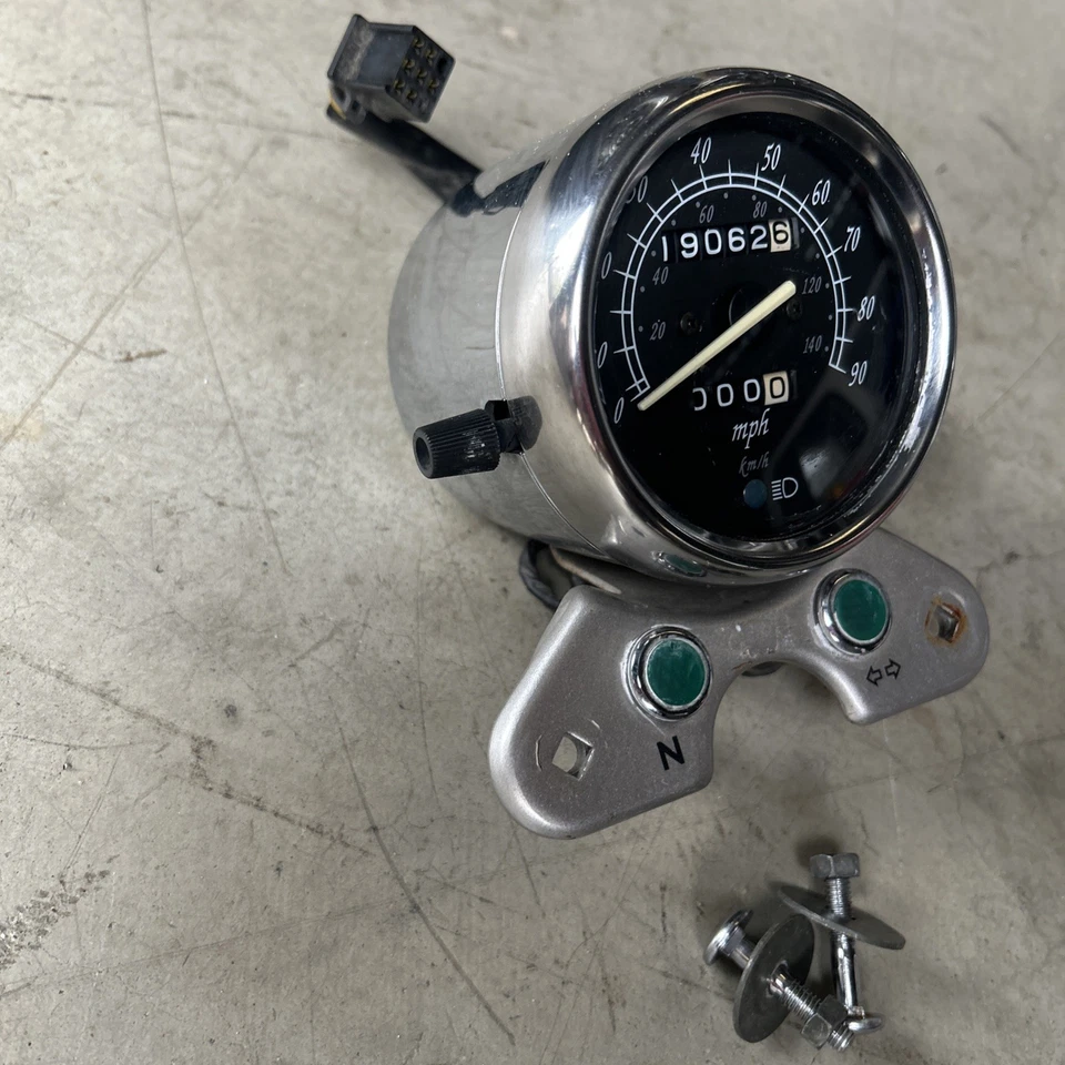 1999 - 2010 Suzuki GZ250 Speedometer Assembly Odometer With Hardware - Image 3 of 4
