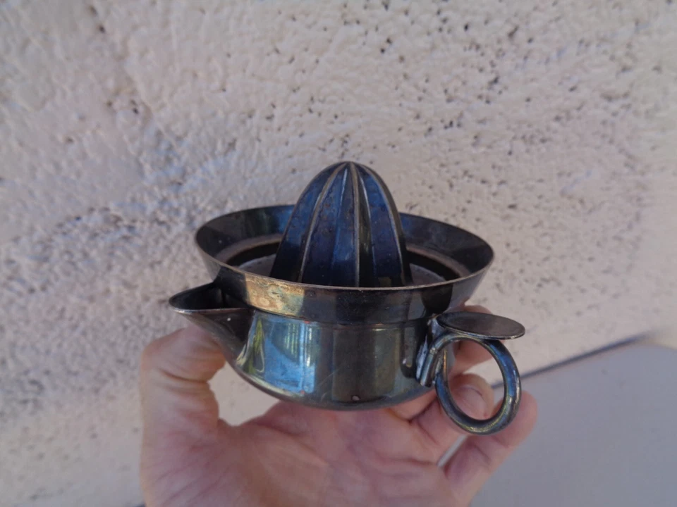Ancien petit Presse agrume en Métal Argenté - Photo 4/4