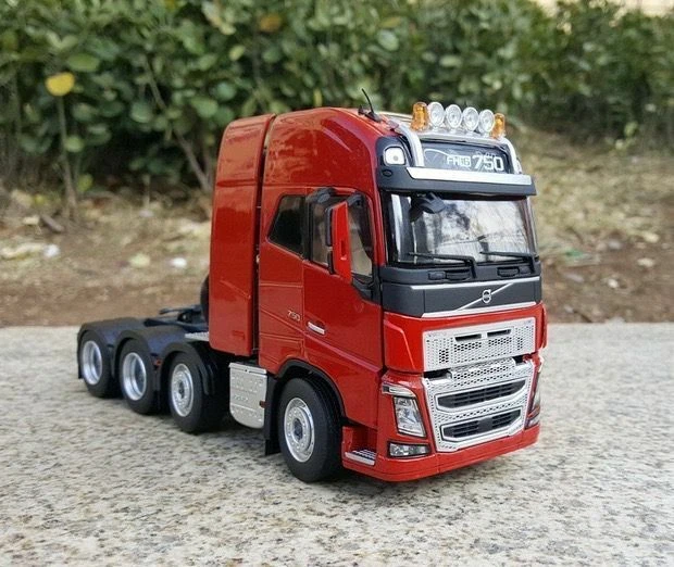 Marge Models Volvo FH16 750 8x4 Prime Mover Truck Red 1/32 DieCast Model New - Image 4 of 4