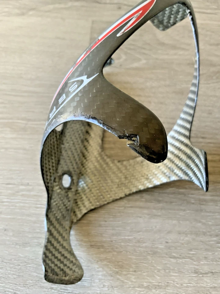 JAULAS PARA BOTELLAS DE AGUA DE CARBONO SERFAS (2) NEGRAS 58 GRAMOS HERRAJES INCLUIDOS Foto 2 de 4