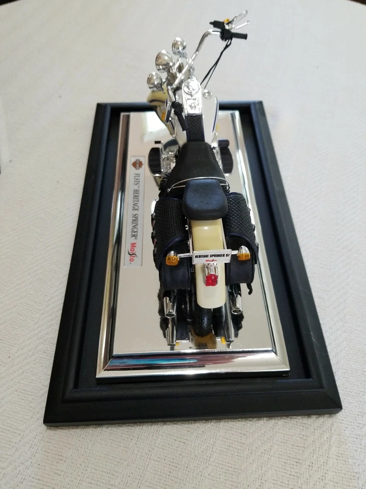 Harley-Davidson Maisto 1997 1:10 FLSTS Heritage Springer con estuche Foto 4 de 4