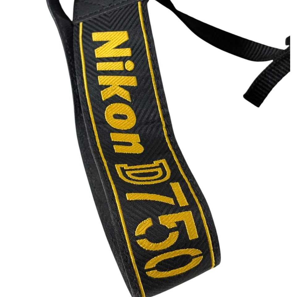 📌 Cuerpo Nikon D750 FX DSLR • Excelente • 2 baterías OEM • Cargador • Correa • Tapa Foto 3 de 4