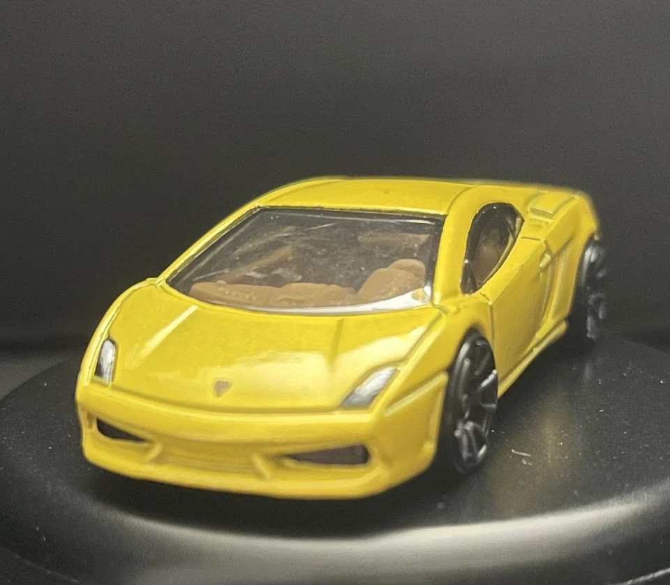 Lamborghini Gallardo LP 560-4 🟡Model Diecast Car 1:64 Mattel Hot Wheels Diorama - Image 4 of 4