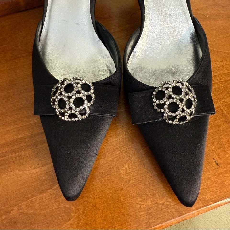 Stuart Weitzman Negro Satinado Gatito Tacones Estrás Arco Punta Mujer 8.5 Foto 4 de 4