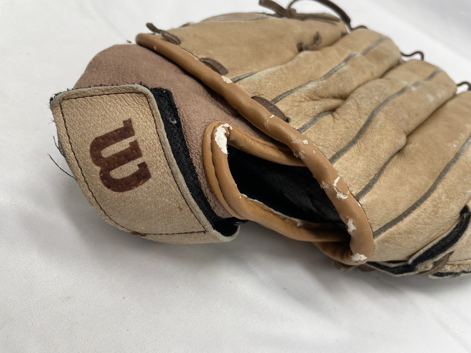 Wilson A440 Girls Fastpitch Leather Glove 12” Monsta  RHT A0440 Very