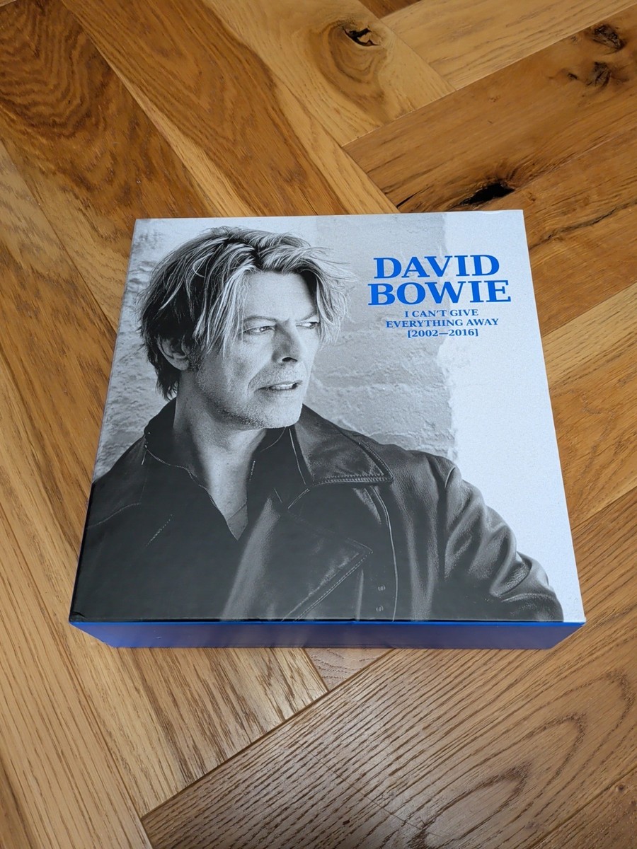 D・ボウイ『アイ・キャント・ギヴ・エヴリシング・アウェイ 2002-2016』 David Bowie - I Can't Give Everything Away (2002-2016) - YouTube