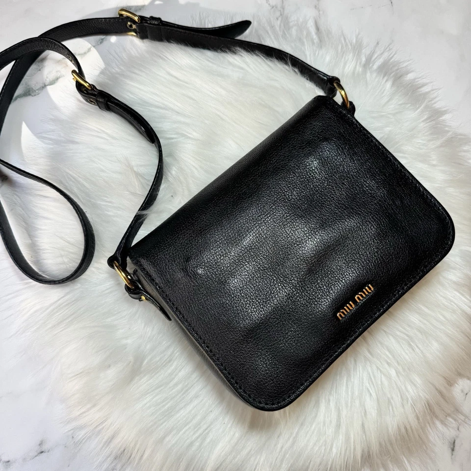 Bolso Bandolera MIU MIU Madras Cuero Negro Cartera con Solapa con Bloqueo Dorado Foto 3 de 4