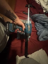 Seesii  Caulking Gun Cordless 2000mah Battery Electric Caulk Adhesive Gun Tool