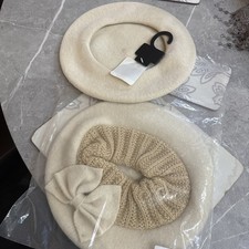2 Damen Hüte Creme