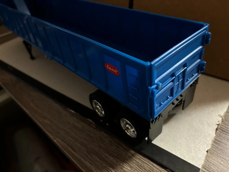 1/32 NEW RAY  BLUE PETERBILT   FRAMELESS  END DUMP TRAILER, NO PACKAGING # B 720 - Image 2 of 4