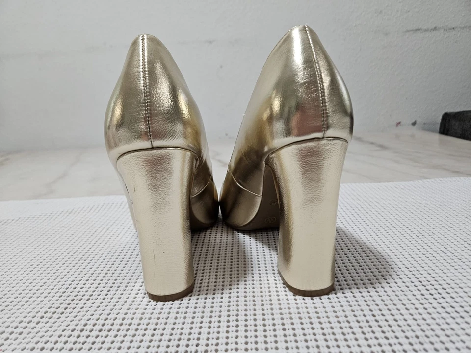 Salto alto feminino Anne Michelle tamanho 8 biqueira pontiaguda dourada bloco robusto - Imagem 3 de 4