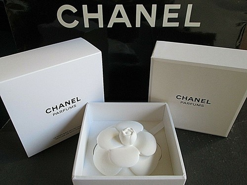 CHANEL CERAMIC WHITE CAMELLIA GARDENIA PERFUME DIFFUSER CAMELIA SACHET VIP NIB | eBay CHANEL CERAMIC WHITE CAMELLIA GARDENIA PERFUME DIFFUSER CAMELIA SACHET VIP NIB | eBay