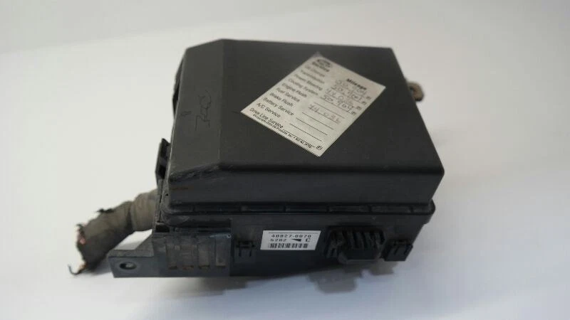 Mitsubishi Galant 2005 caja de fusibles compartimento del motor Foto 2 de 4