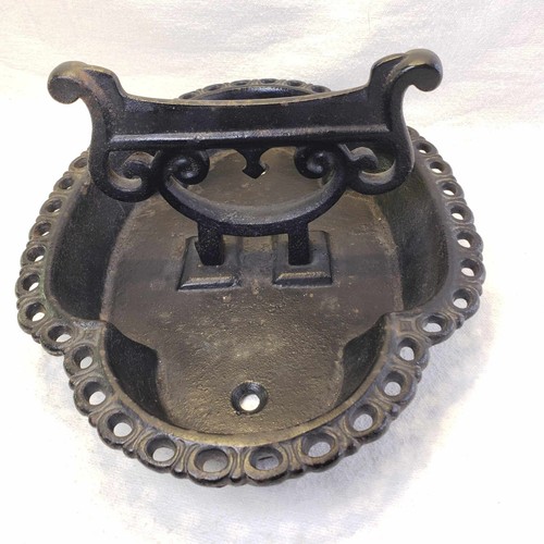 Antique 1900s Heavy Cast Iron Western Boot Scraper w/ Mud Pan & Scrolled Ends - 第 6/21 張圖片