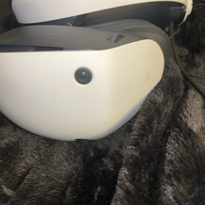 playstation 5 vr2 with everything included even box and instructions minor crack