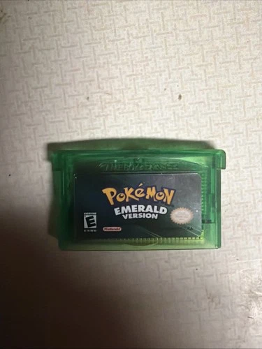 Pokemon Emerald Version Game Boy Advance GBA
